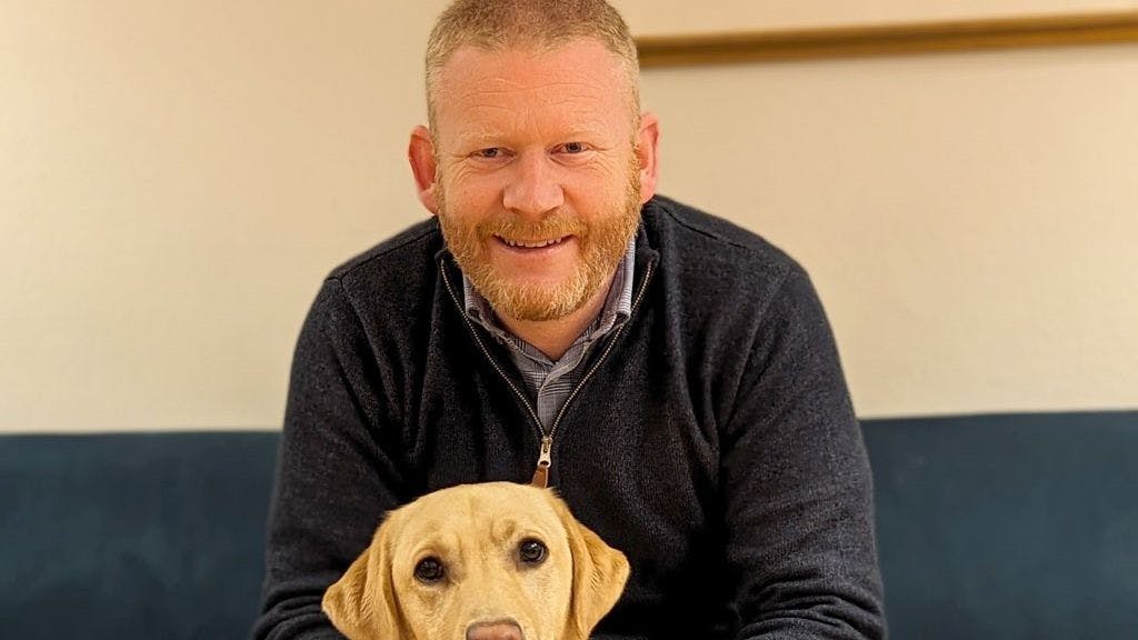 Tommy Henriksen, daglig leder i Norges Blindeforbunds førerhundskole